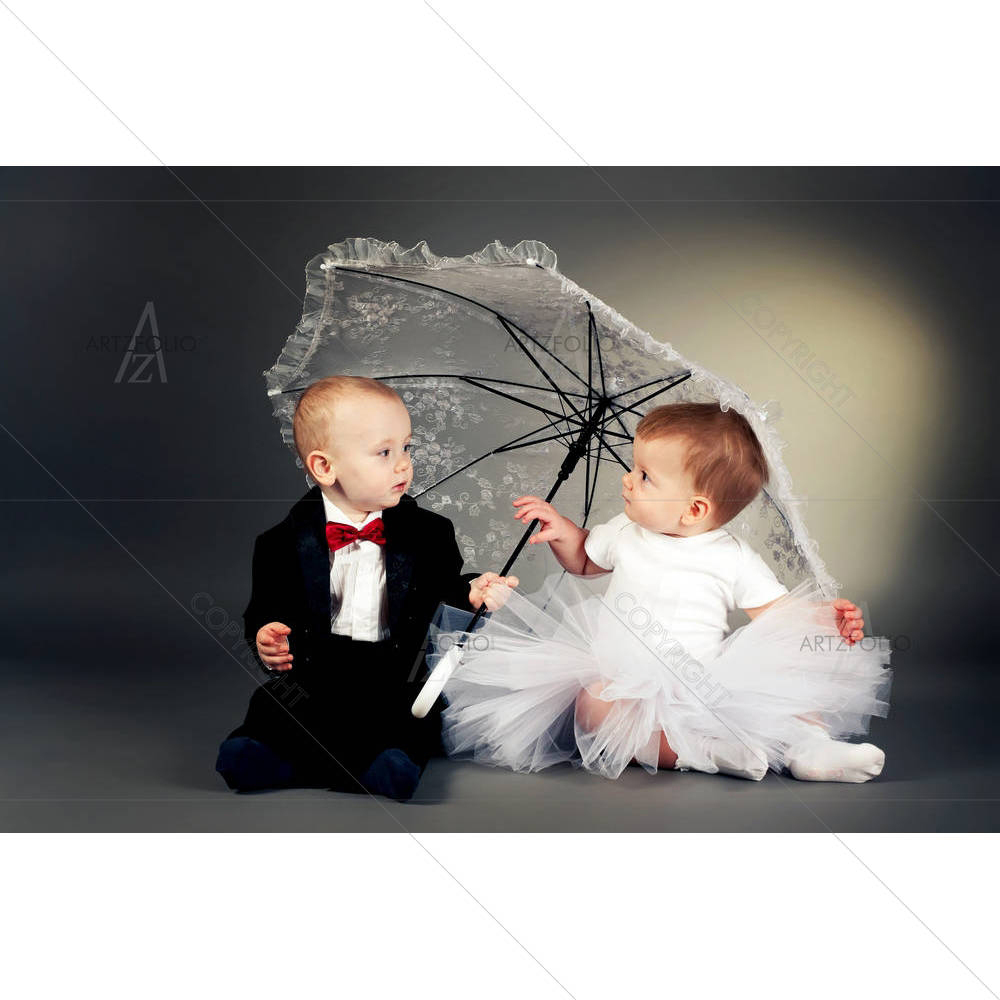 Couple sitting under Umbfrella — custom-size art design 5005793