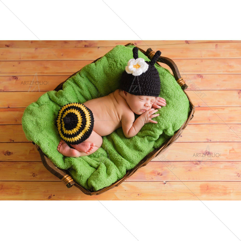 Newborn Baby Girl Sleeping D1 — custom-size art design 5005911