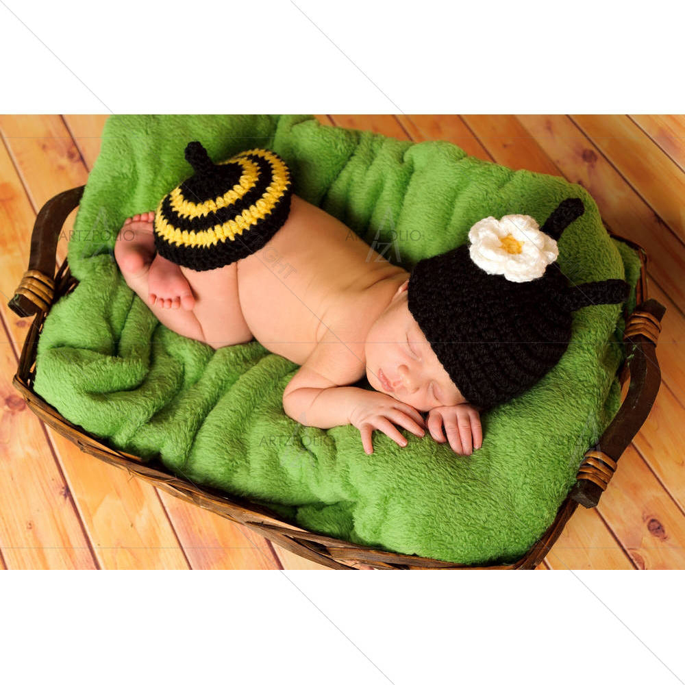 Newborn Baby Girl Sleeping D3 — custom-size art design 5005913