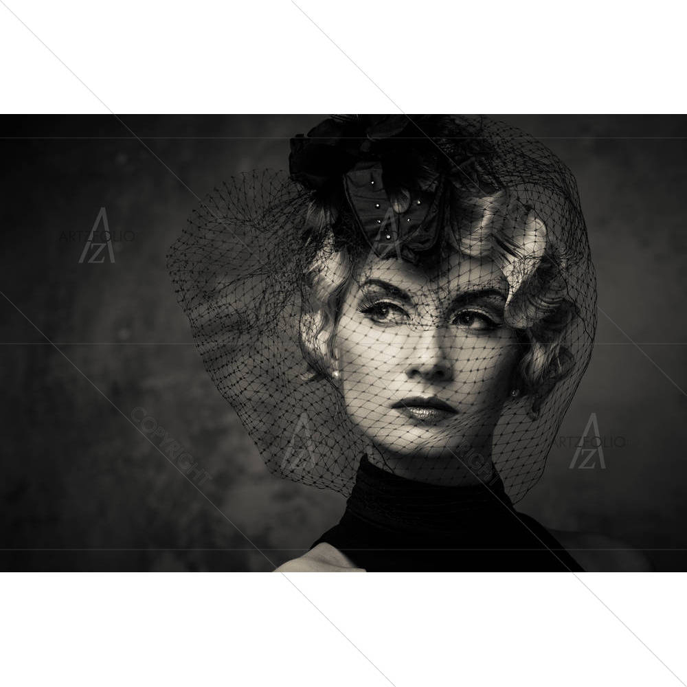 Black & White Woman — custom-size art design 5006035