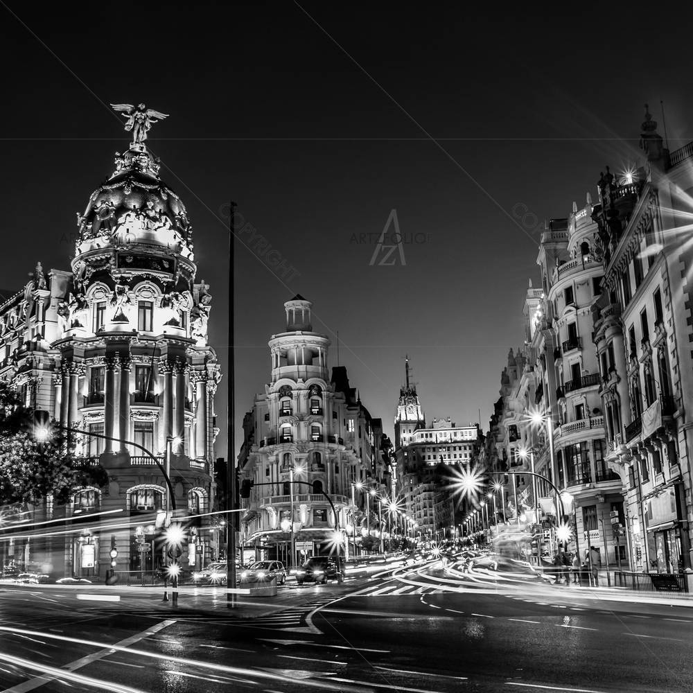 Traffic Lights on Gran Via Street in Madrid, Spain D1 — custom-size art design 5006103