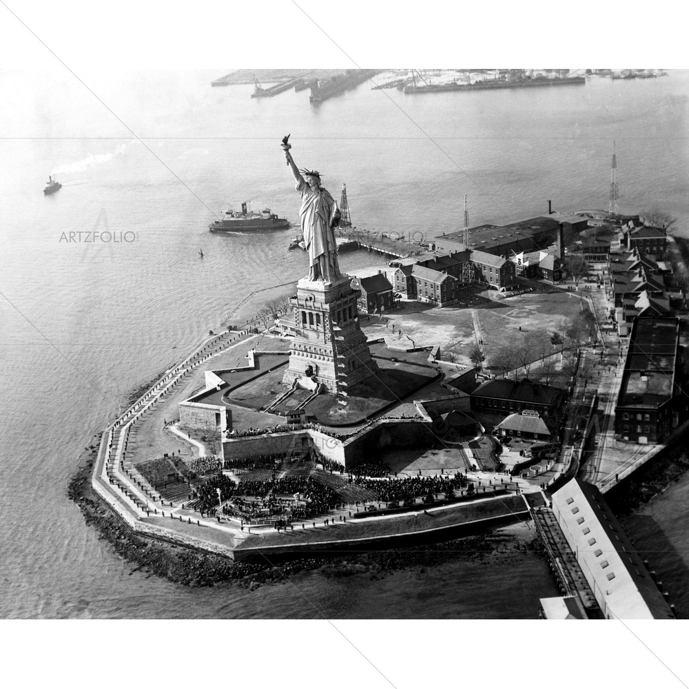 Statue of Liberty, New York City — custom-size art design 5010112