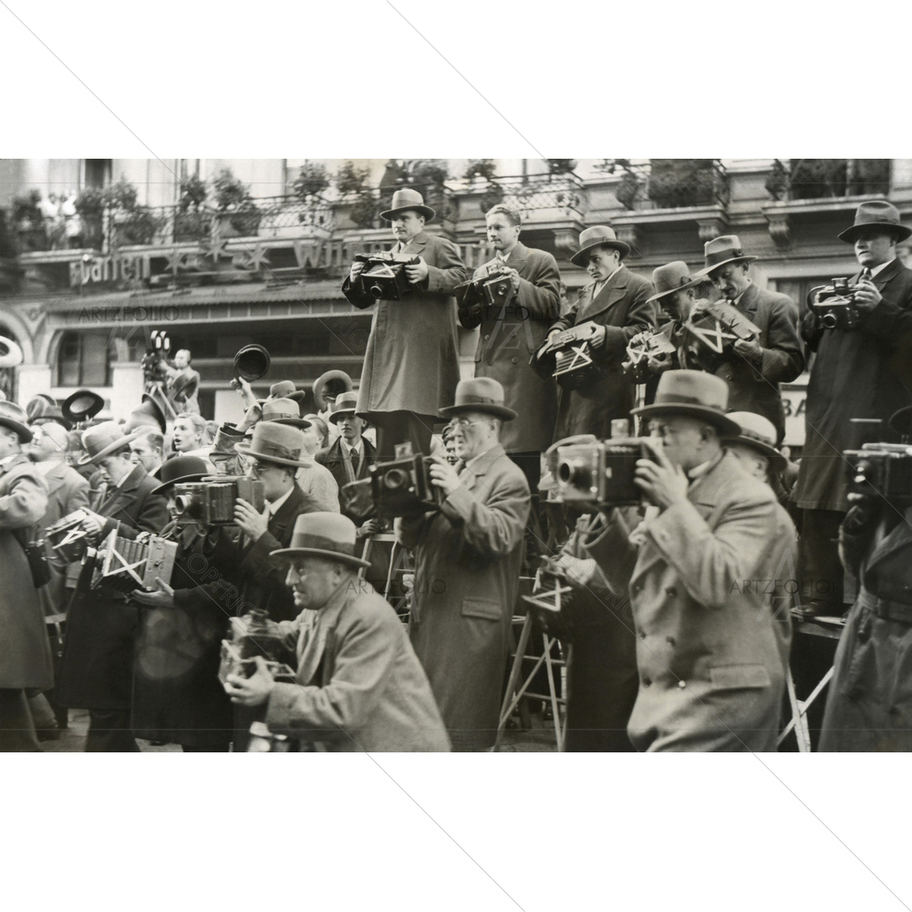 News Photographers, Berlin, Germany — custom-size art design 5010243